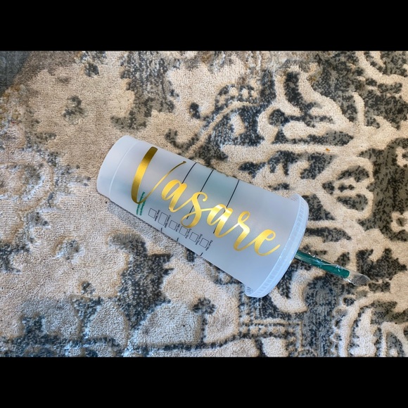 New Starbucks gold wreath cup - Picture 3 of 4